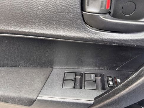 Used 2015 Toyota Corolla L image 18