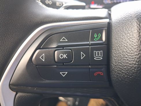 Used 2024 Jeep Grand Cherokee L Altitude RWD image 21
