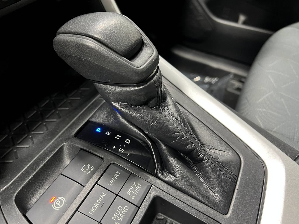 Used 2020 Toyota RAV4 XLE AWD/4WD image 28