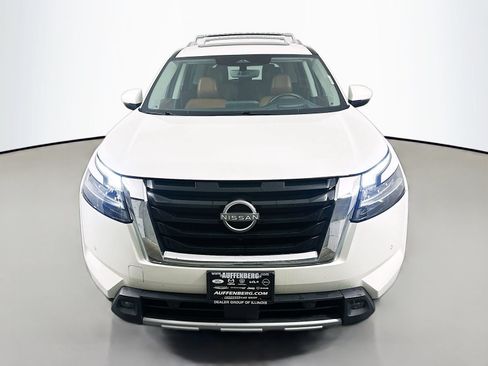 Used 2023 Nissan Pathfinder Platinum FWD image 2