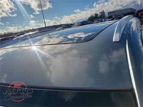 Used 2023 Cadillac XT5 Premium Luxury image 9