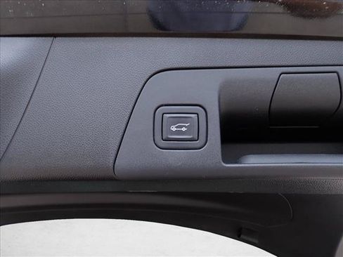 Used 2023 Buick Envision Essence AWD/4WD image 9