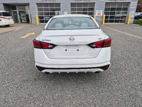 Used 2024 Nissan Altima 2.5 SV w/ SV Premium Package FWD image 6