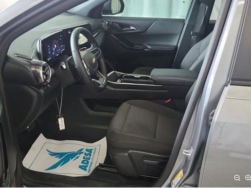 Used 2025 Chevrolet Equinox LT w/ Safety and Technology Package image 10