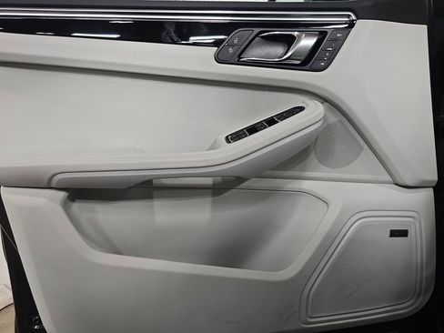 New 2026 Porsche Macan image 22