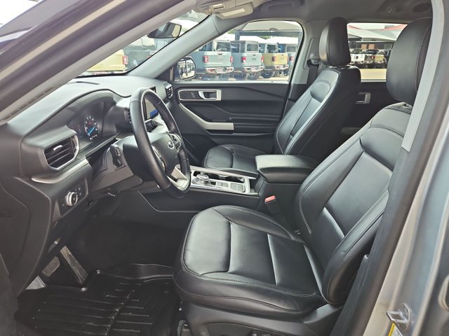 Used 2021 Ford Explorer XLT w/ Equipment Group 202A RWD image 12