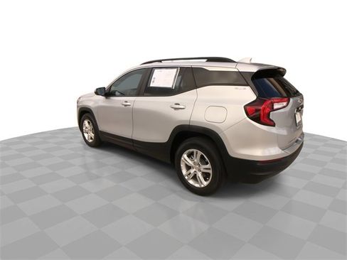 Used 2022 GMC Terrain SLE w/ Driver Convenience Package image 11