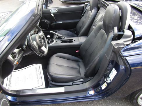 Used 2007 MAZDA MX-5 Miata Touring w/ Interior Trim Pkg image 24