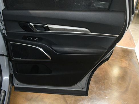 Used 2022 Kia Telluride SX w/ SX Prestige Package image 44