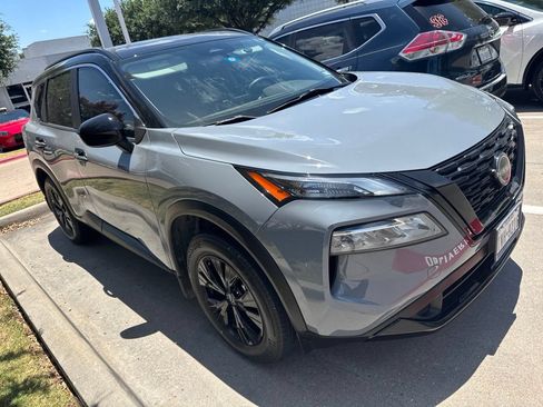 Used 2023 Nissan Rogue SV w/ SV Premium B Package FWD image 2