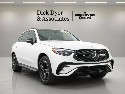 Used 2024 Mercedes-Benz GLC 300 image 3