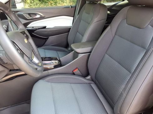 Certified 2026 Chevrolet Trax LT w/ LT Convenience Package FWD image 3