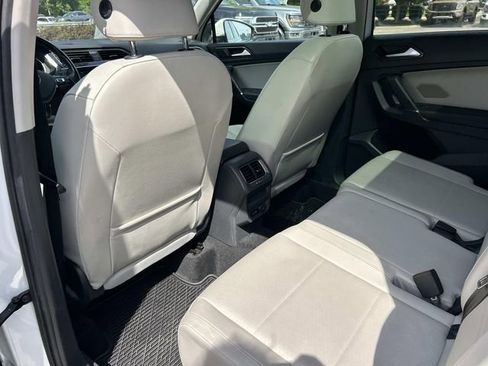 Used 2018 Volkswagen Tiguan SE FWD image 19