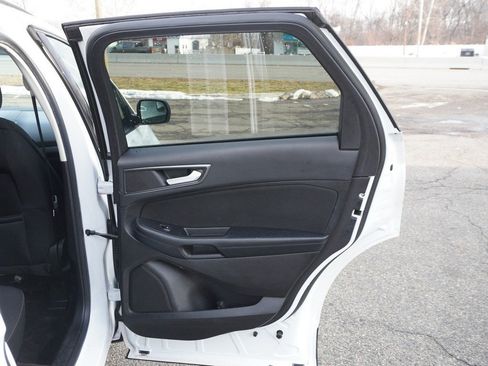 Used 2018 Ford Edge SE image 22