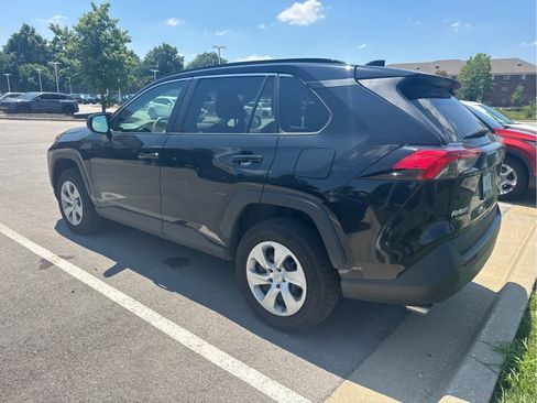 Used 2020 Toyota RAV4 LE AWD/4WD image 3