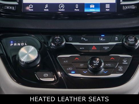 Used 2023 Chrysler Pacifica Touring-L FWD image 20