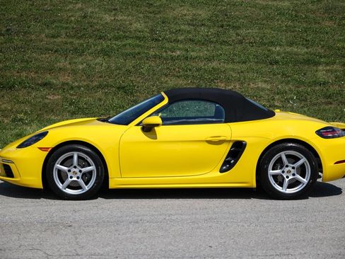Certified 2024 Porsche 718 Boxster RWD image 2