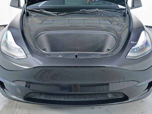 Used 2024 Tesla Model Y 2WD image 8