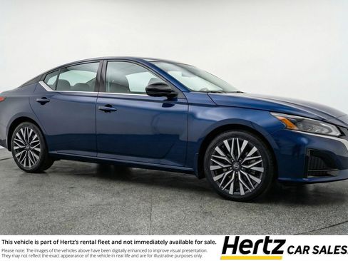 Used 2025 Nissan Altima 2.5 SV FWD image 1