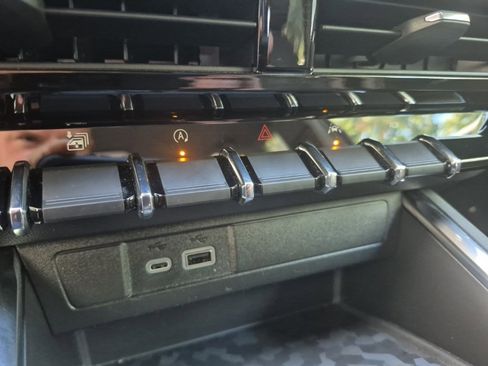 Used 2024 GMC Canyon Elevation w/ Convenience Package image 26