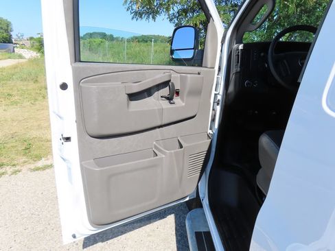 Used 2025 Chevrolet Express 2500 w/ Driver Convenience Package RWD image 24