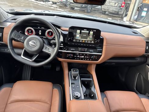 New 2025 Nissan Pathfinder Platinum w/ Lighting Package (N92) image 24