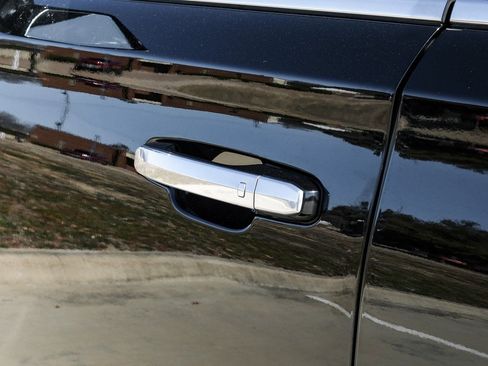 Used 2018 Cadillac Escalade Luxury image 41