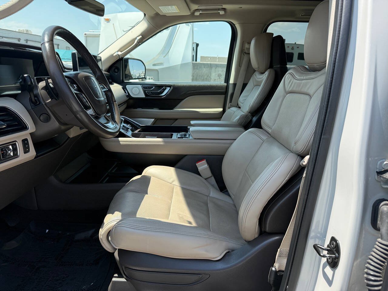 Used 2022 Lincoln Navigator Reserve AWD/4WD image 15