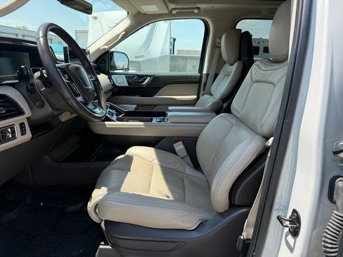Used 2022 Lincoln Navigator Reserve AWD/4WD image 15
