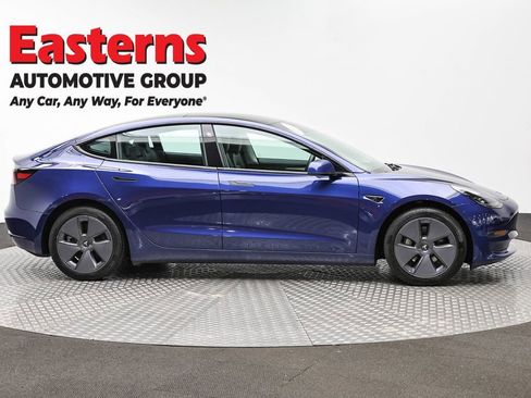 Used 2023 Tesla Model 3 Standard Range image 4
