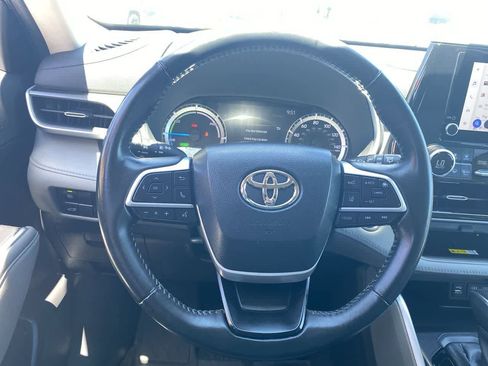 Used 2023 Toyota Highlander XLE AWD/4WD image 14