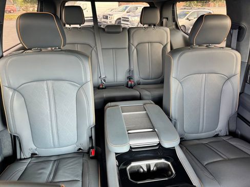 Used 2023 Jeep Grand Wagoneer Series II w/ Premium Group II AWD/4WD image 17
