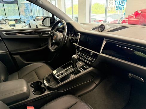 Used 2022 Porsche Macan AWD/4WD image 40