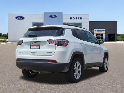 Used 2024 Jeep Compass Latitude AWD/4WD image 3