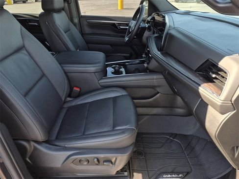 Certified 2025 Chevrolet Tahoe Z71 w/ Comfort Package image 12