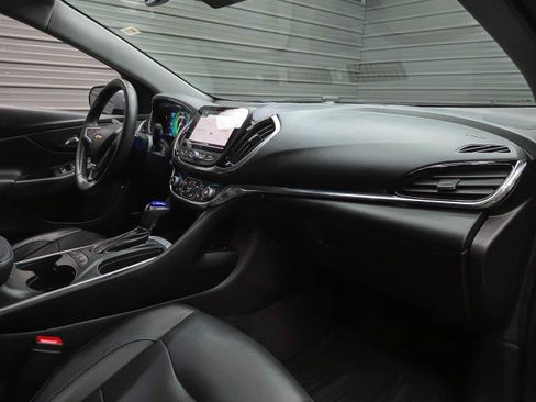 Used 2018 Chevrolet Volt Premier w/ Driver Confidence Package FWD image 12