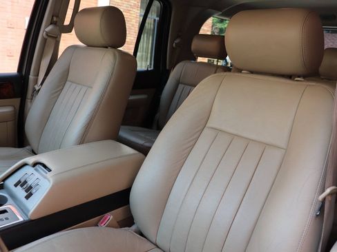 Used 2006 Lincoln Navigator Luxury RWD image 16