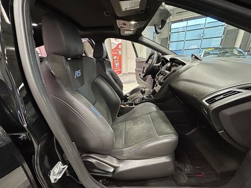 Used 2017 Ford Focus RS image 40