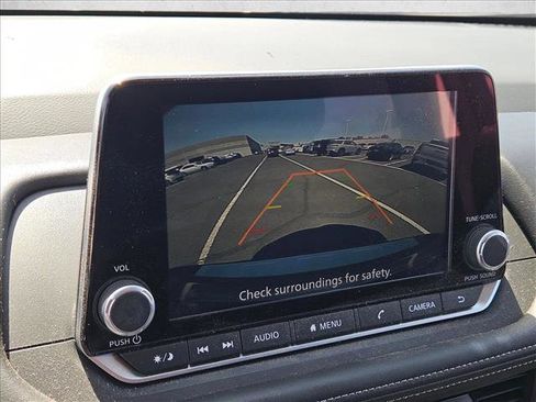 Used 2025 Nissan Rogue SV FWD image 13