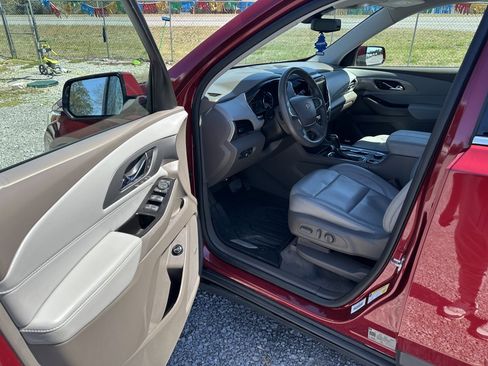 Used 2019 Chevrolet Traverse LT w/ LT Premium Package image 14