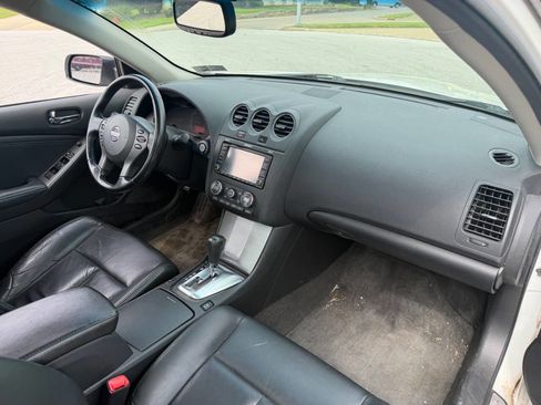 Used 2010 Nissan Altima 3.5 SR w/ Premium Pkg FWD image 7