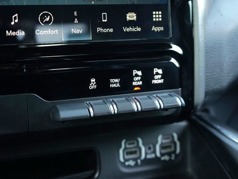 Used 2023 RAM 1500 Laramie AWD/4WD image 24
