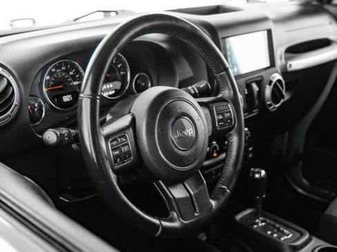 Used 2018 Jeep Wrangler Sahara w/ Connectivity Group image 13