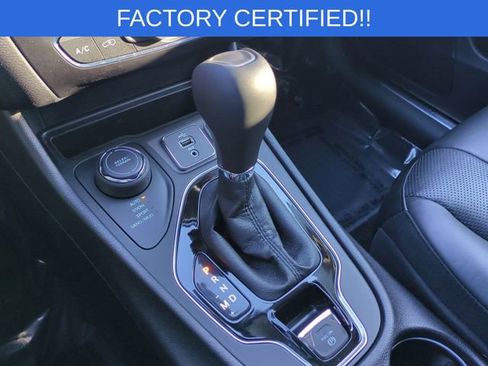 Certified 2019 Jeep Cherokee Overland image 19