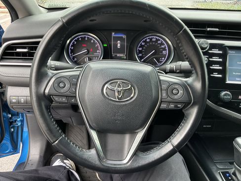 Used 2020 Toyota Camry SE w/ Convenience Package FWD image 18