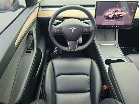Used 2024 Tesla Model Y Performance image 17