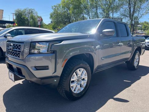 Used 2022 Nissan Frontier SV AWD/4WD image 3