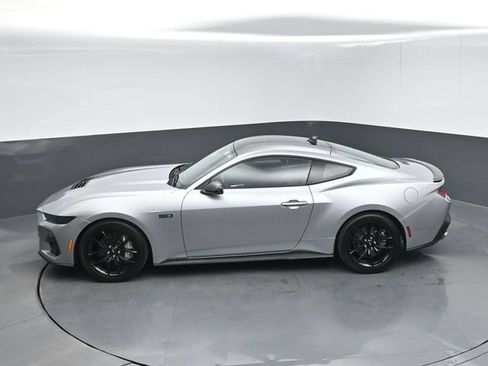 Used 2025 Ford Mustang GT Premium RWD image 38