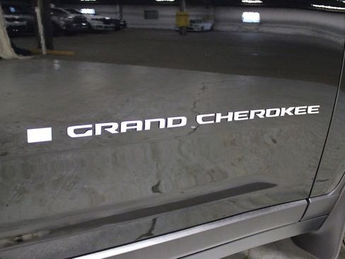 New 2025 Jeep Grand Cherokee Laredo X w/ Luxury Tech Group I image 37