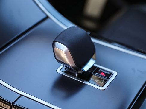 New 2026 Land Rover Range Rover Velar Dynamic SE image 17